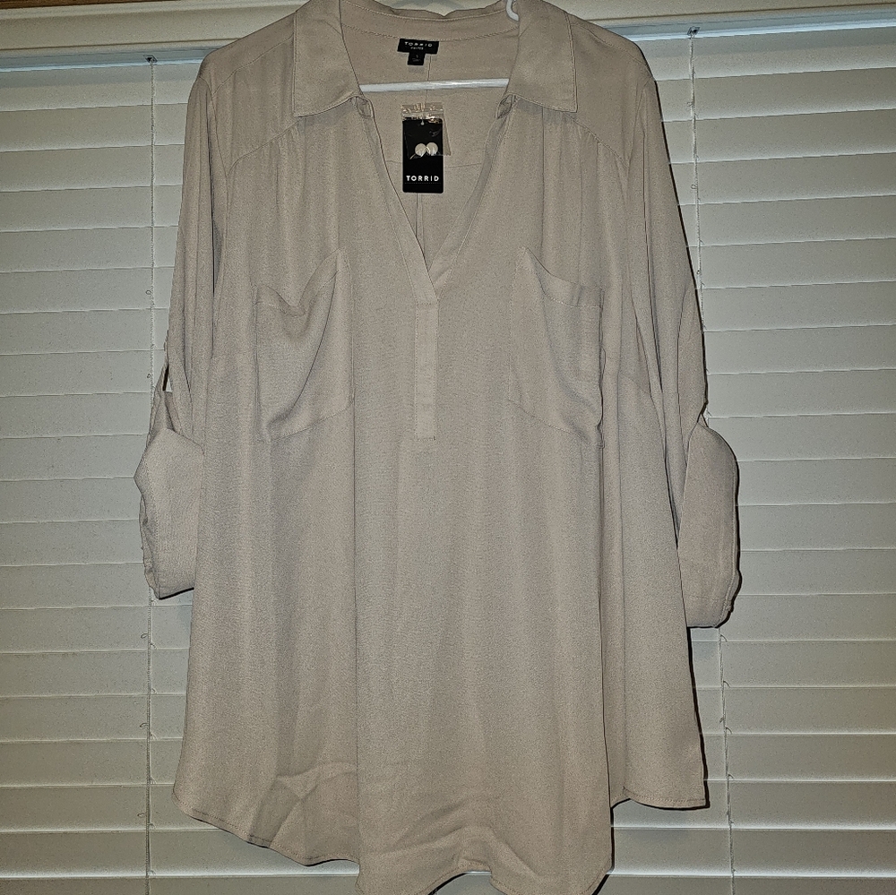 Torrid Cream 3/4 Sleeve Notched Collar Blouse Sixe 3